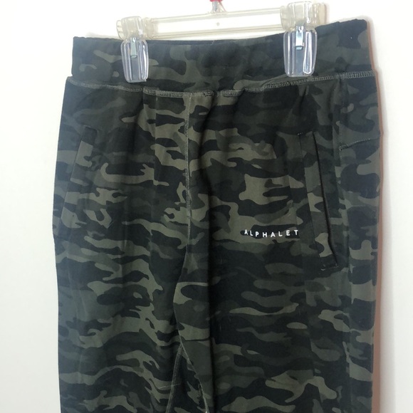 Men’s Alphalete Camo Performance Joggers - Picture 2 of 6